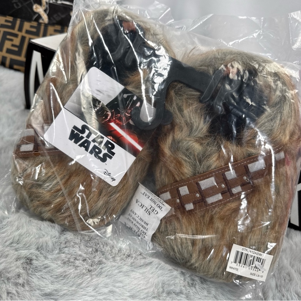Star Wars Furry Brown Slippers size M7-8